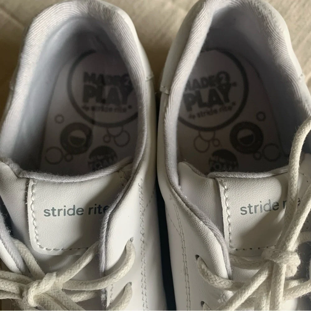 NWOT Stride Rite Kids Made 2 Play White Leather Sneakers‎ Size 2W